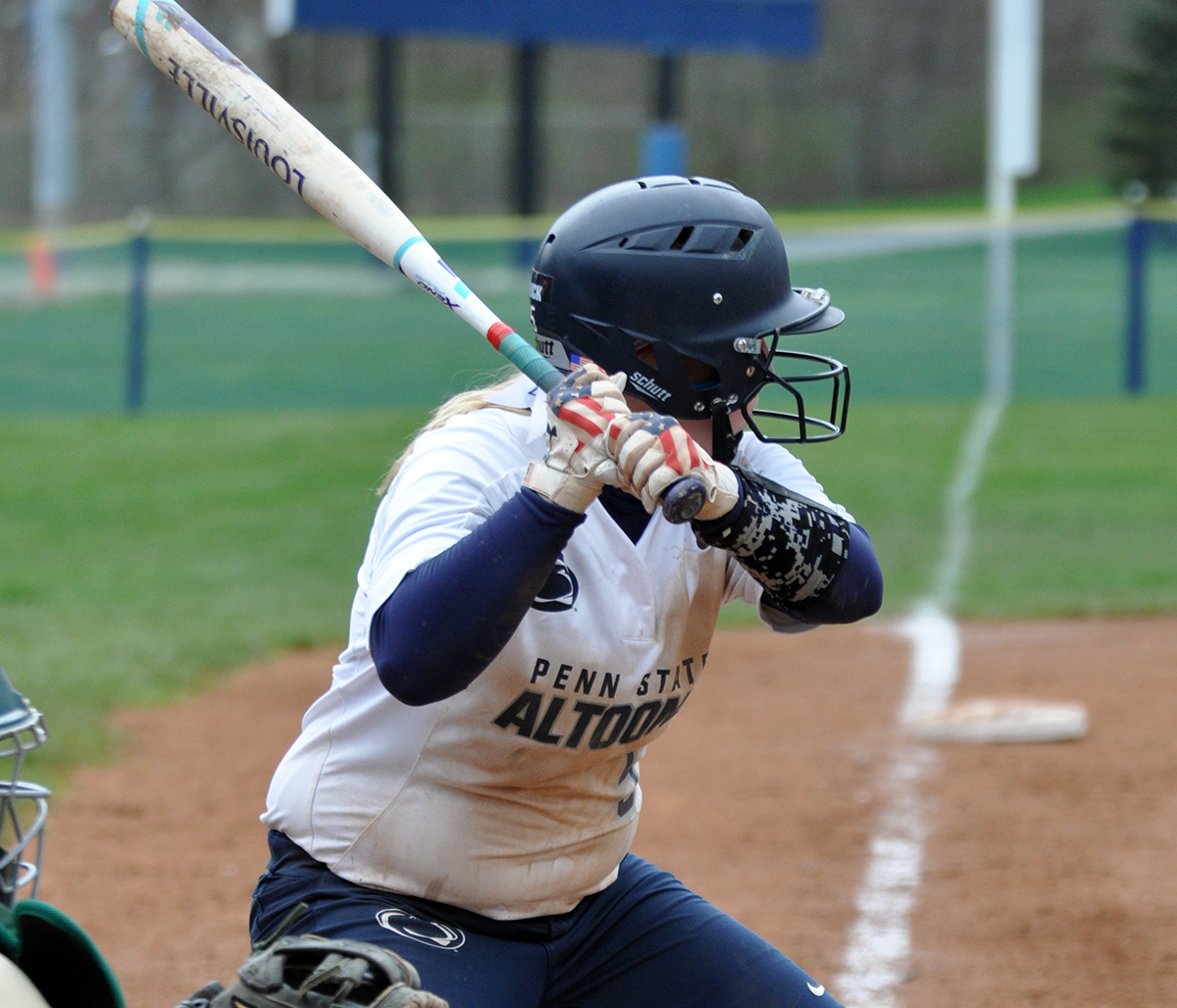 Softball Loses Two at Behrend to Wrap Up Regular Season