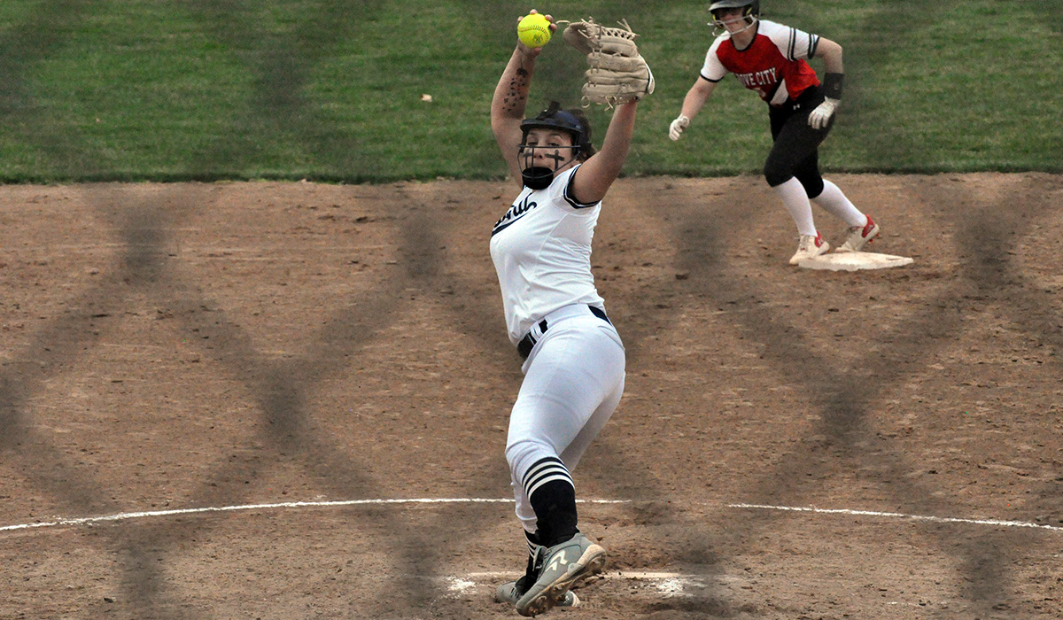 Softball Drops Home-Opening Doubleheader to Grove City