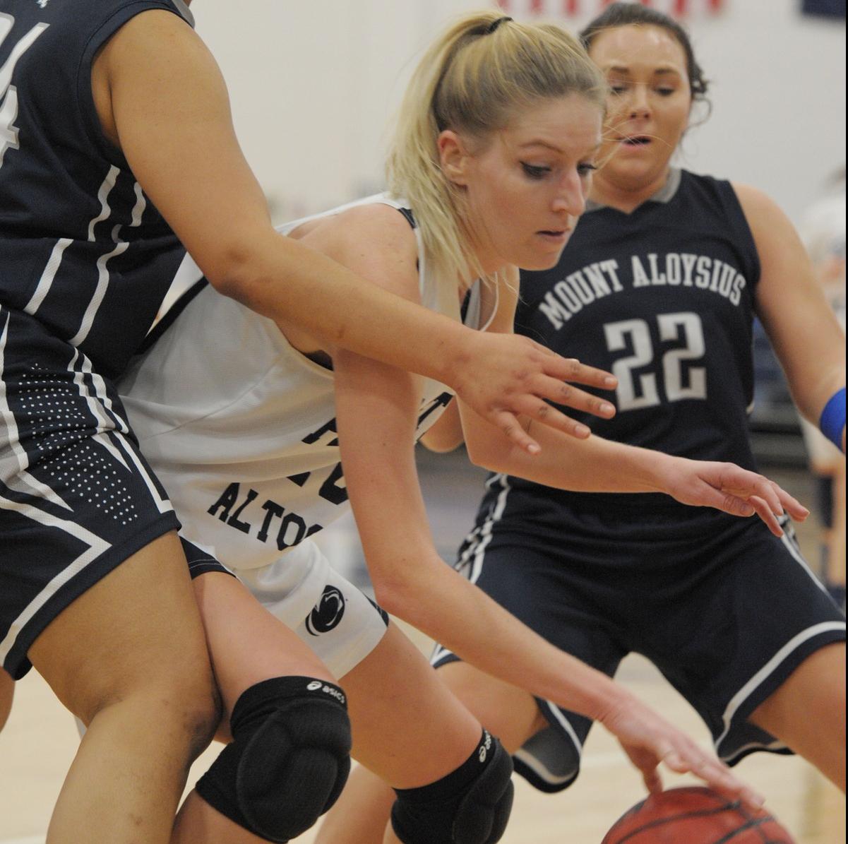 Medaille Hands Lady Lions 84-78 Loss