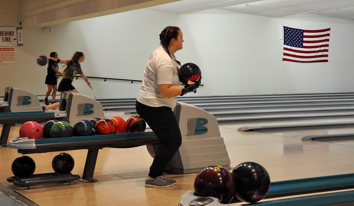 Women’s Bowling Goes 3-2 in First Day of AMCC Round Robin