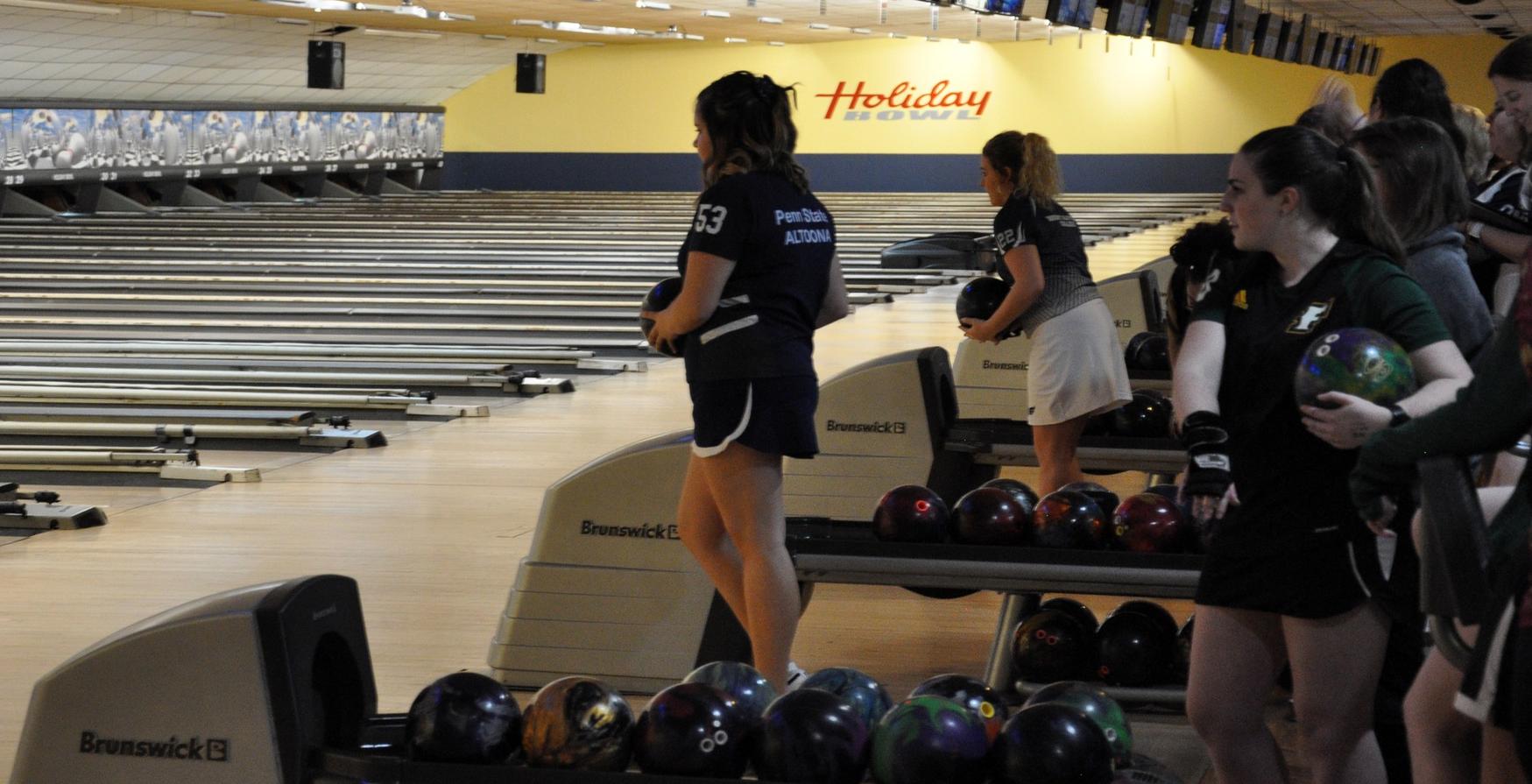 Women’s Bowling Finishes First AMCC Weekend in Sixth