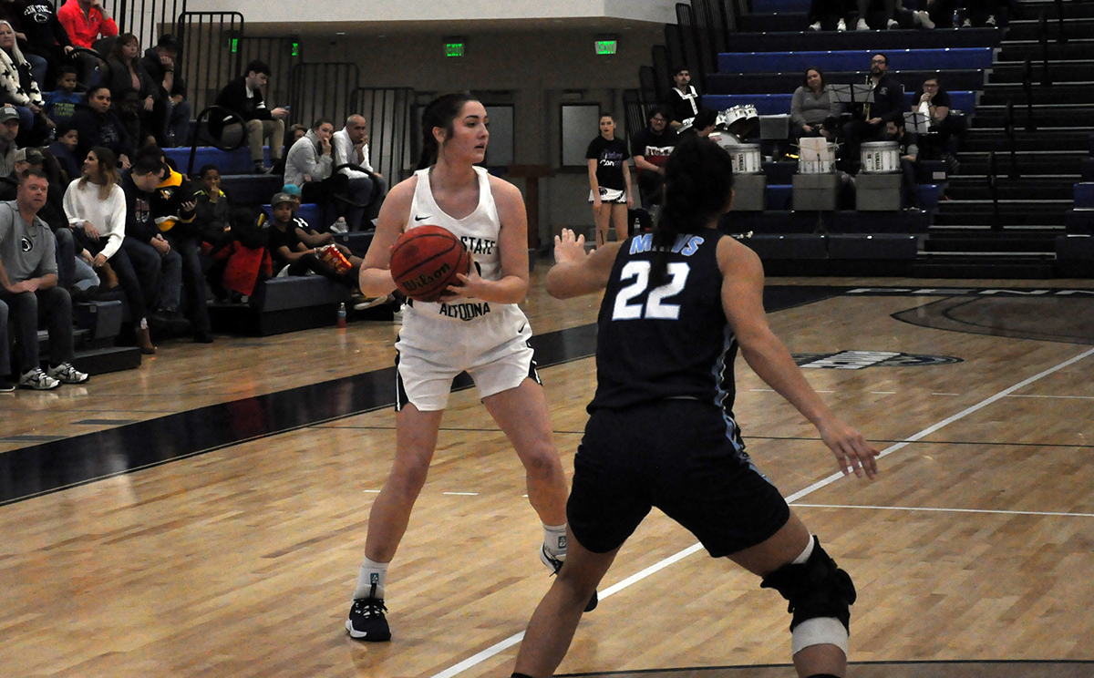 Women’s Basketball Stumbles in First Round of AMCC Tournament