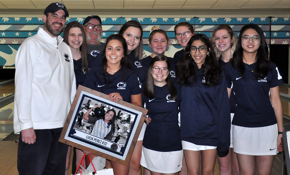Photo: Senior bowler Lucia Perez poses with head coach John Carey and her teammates in Sunday's Senior Day event.