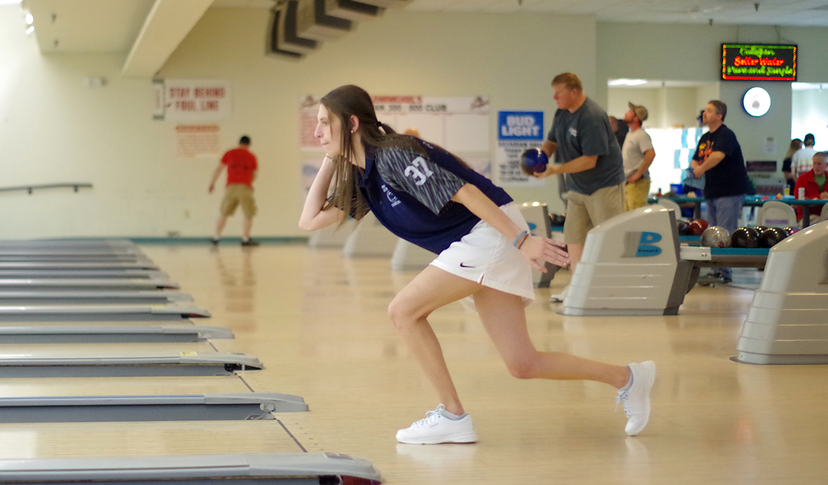 Women’s Bowling Opens SFU Invitational