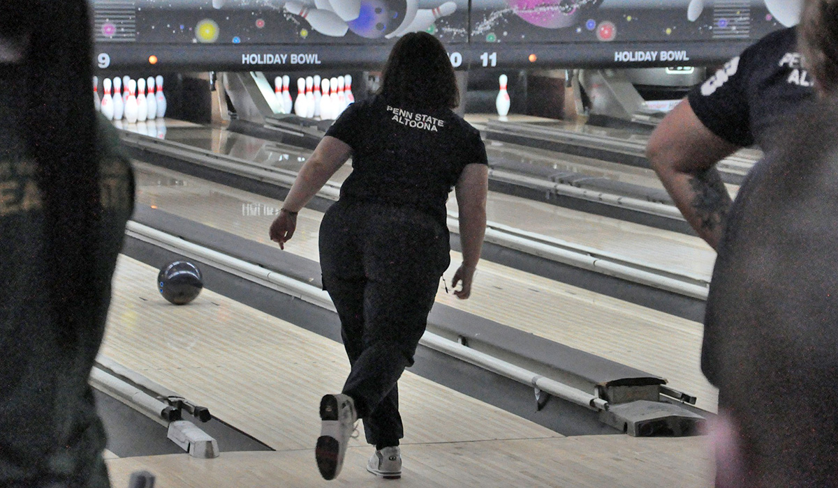 Women’s Bowling Wins Two in Day Two at SFU Invite