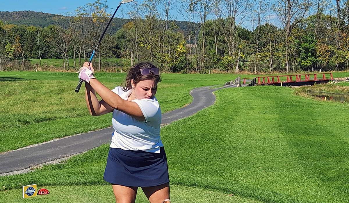 Women’s Golf Falls in Tri-Match with Hood, Susquehanna