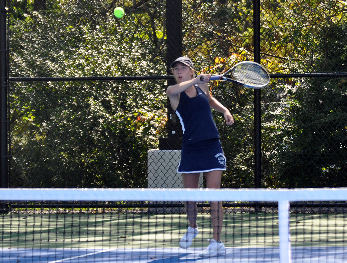 Women’s Tennis Eliminated from AMCC Tournament With 5-3 Loss