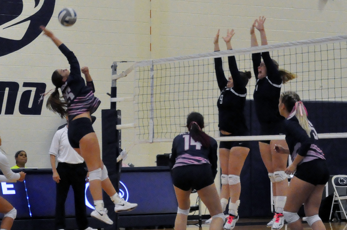 Women’s Volleyball Tripped Up at La Roche