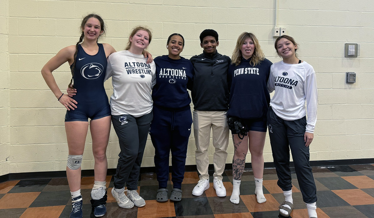 Women’s Wrestling Takes Sixth at Millersville Open