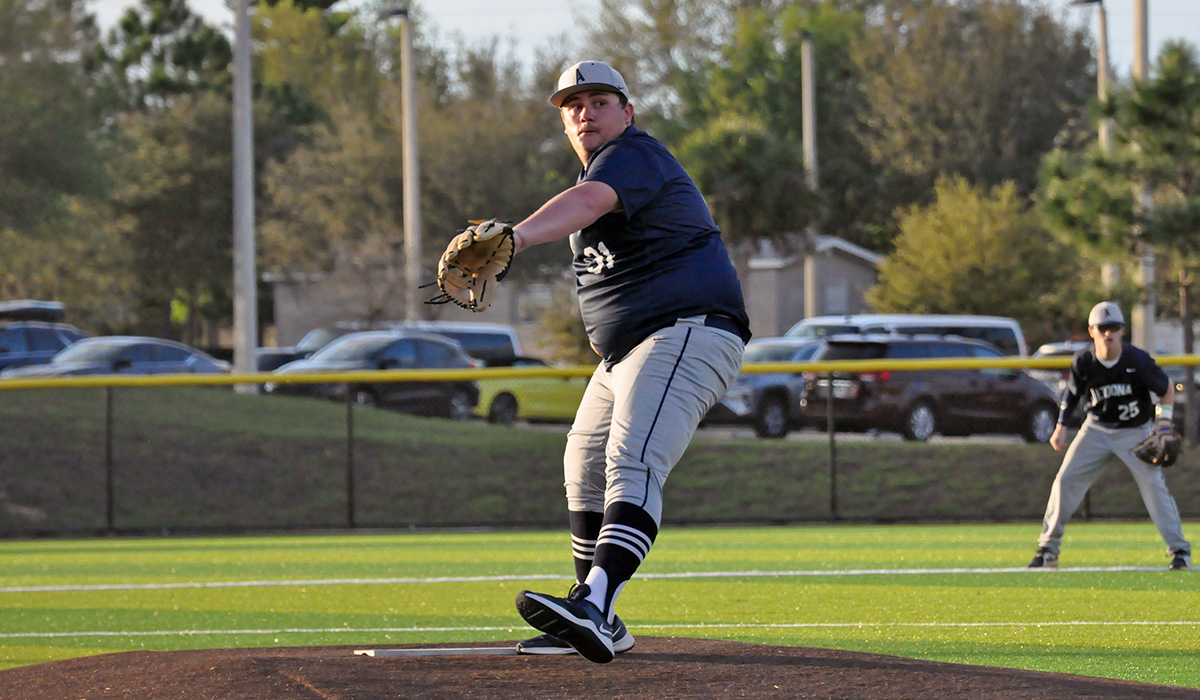 Baseball Splits Non-Conference Doubleheader With Wildcats