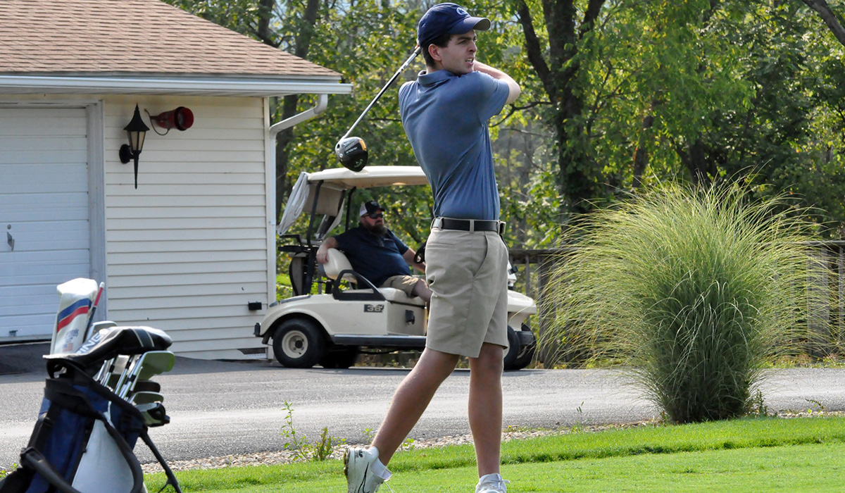 Men’s Golf in Seventh After Day One of Farmingdale Invite