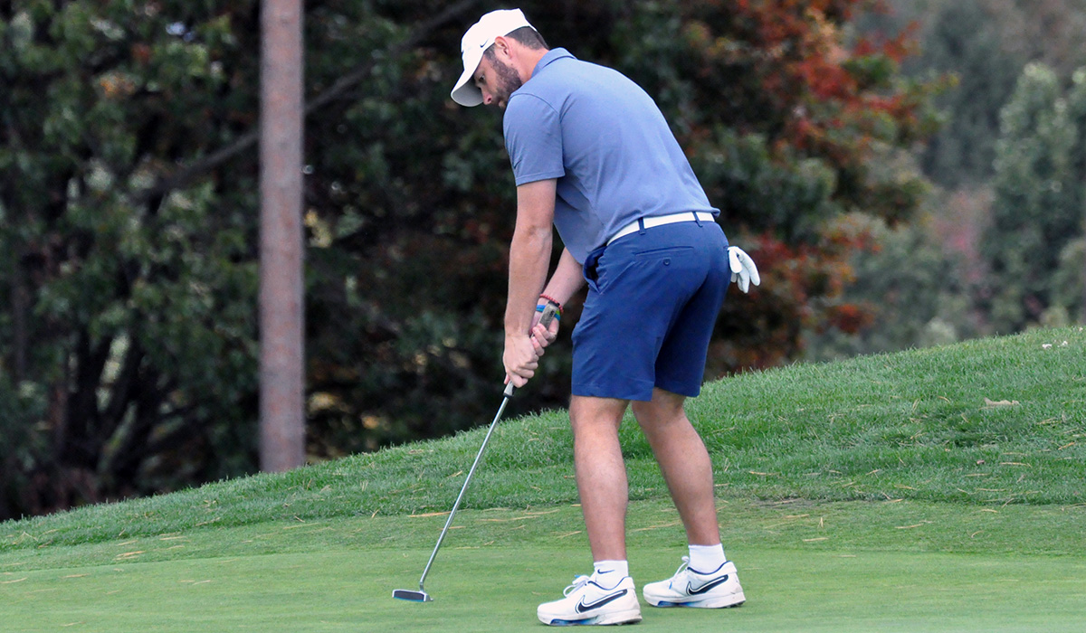 Men’s Golf in First After Day One of AMCC Championships