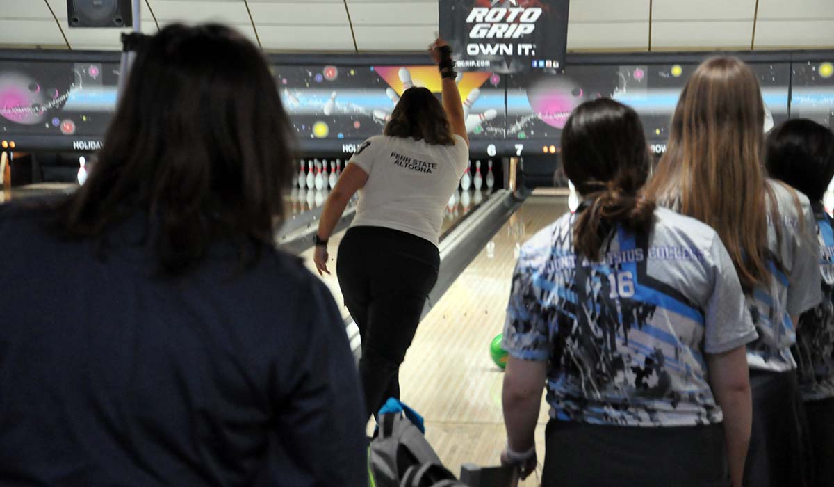 Women’s Bowling Finishes Eighth in AMCC Round Robin #2