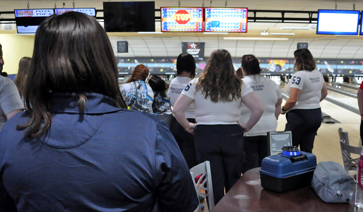 Women’s Bowling Caps Red Flash Invite With 2-0 Sunday Finish