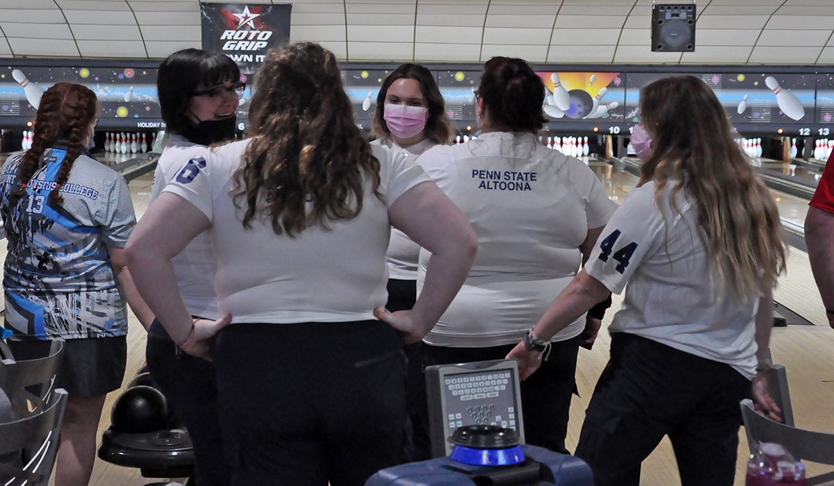 Women’s Bowling Holds 13th Place After Day Two of SFU Invite