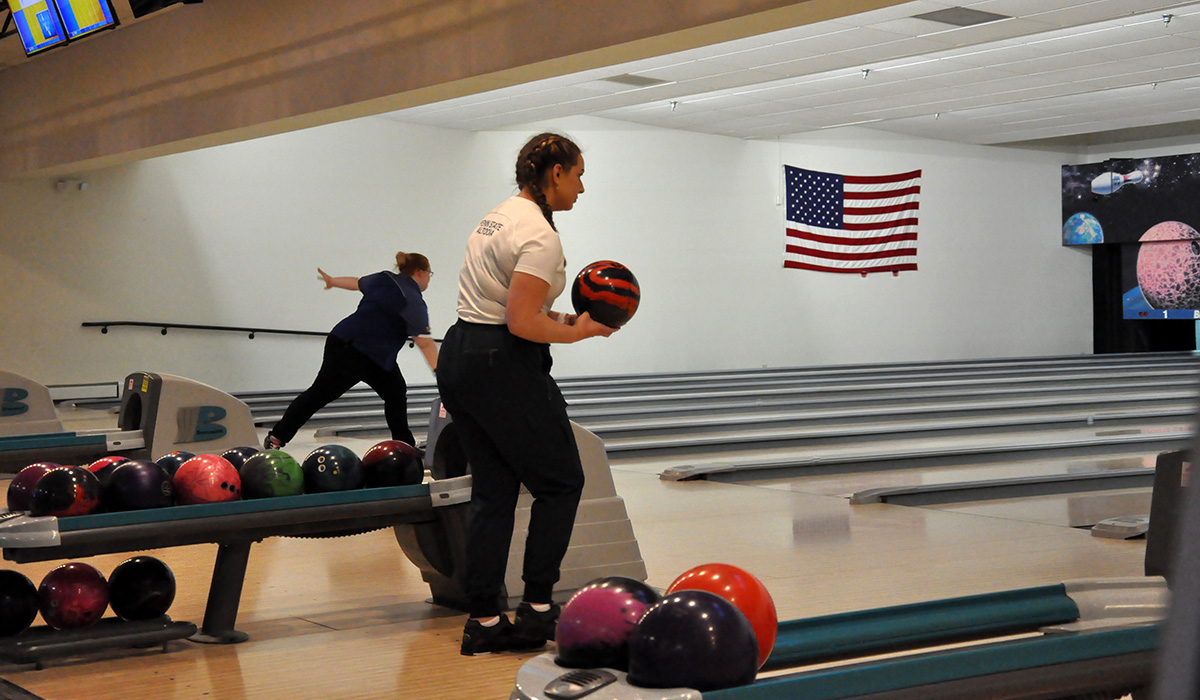 Women’s Bowling Starts AMCC Round Robin #2 in Sixth Place