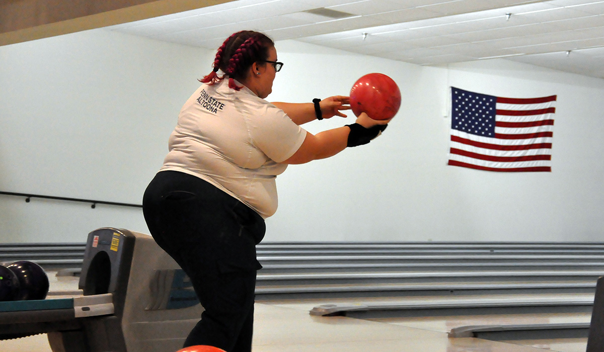 Women’s Bowling Takes Fifth at SVC Tournament