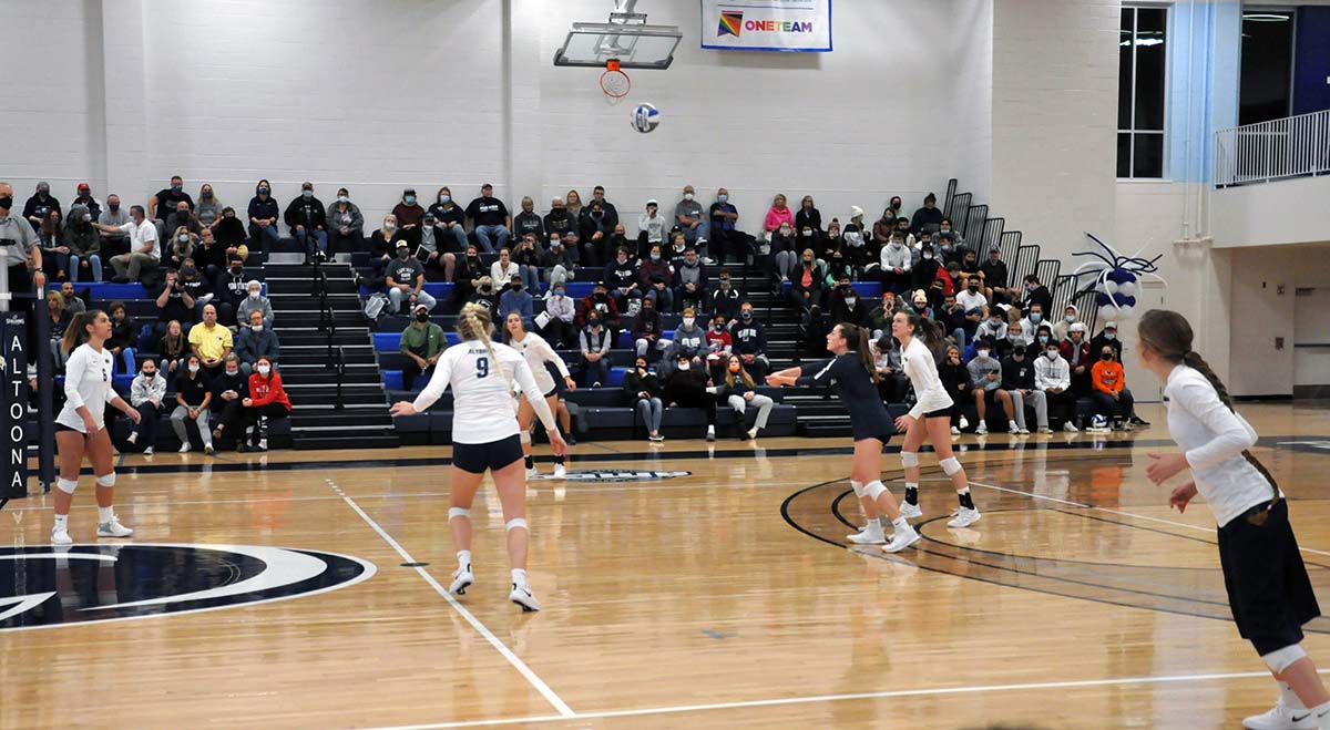 Women’s Volleyball Downed by Alfred State in AMCC Semifinal